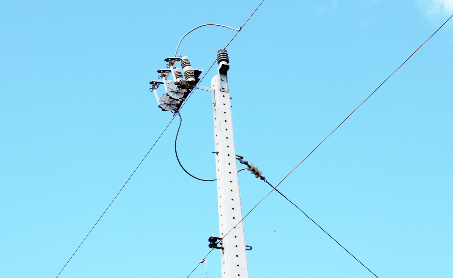 PROJETOS DE REDES DE DISTRIBUIÇÃO AÉREAS RURAIS – REGRAS DO PROJETO ELÉTRICO, TECNOLOGIA DOS MATERIAIS, ESTRUTURAS E EQUIPAMENTOS PARA REDE NUA COM CABOS CA E CAA